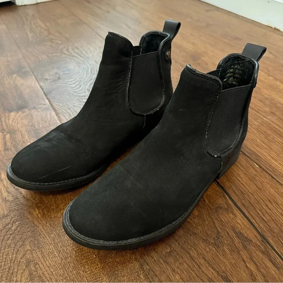 Steve Madden Black Gilte Leather Chelsea Ankle Bootie Size 7.5 - Picture 2 of 9